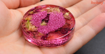 Glitters die naar de bodem zakken